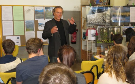 Conférence de l’auteur Pierre Péju 1